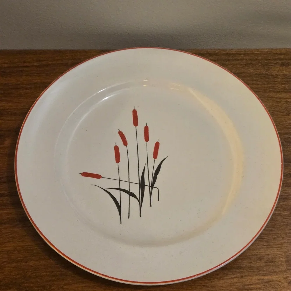 Universal Cambridge Cattail Ivory Pottery Oval Bowl and Dinner Plate Set USA